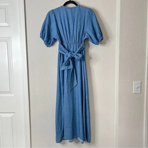Old Navy Fit & Flare Twist-Front Maxi Dress Chambray Size Small - Image 4