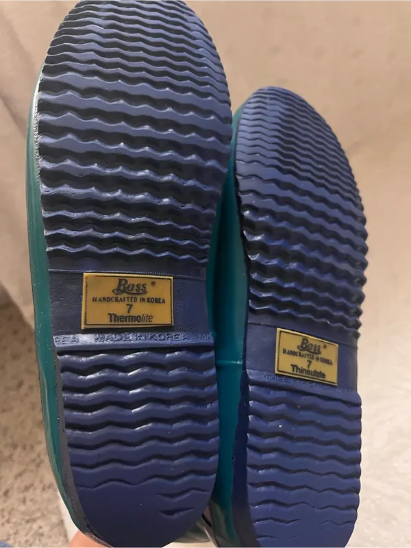 vintage Bass Slusher insulated rain boots size seven - Image 5