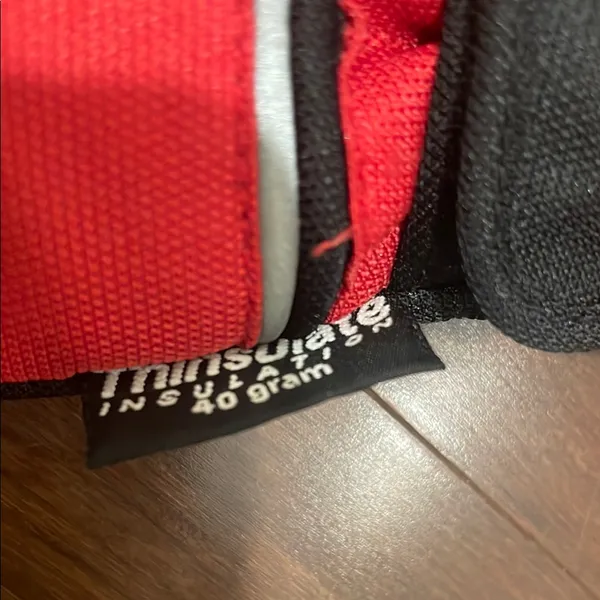 Thinsulate Red and Black Winter Gloves - Image 4