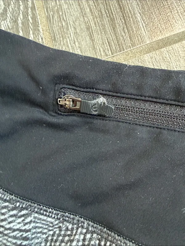 Lululemon High-Waist Black Patterned Women's Speed Shorts size 2 TALL - Image 5