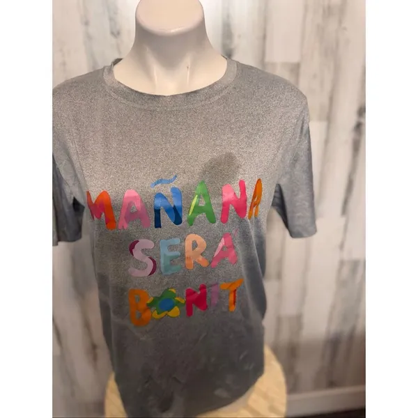 Graphic “Mañana Será Bonito” Gray T-Shirt Size Large Casual Tee - Image 2