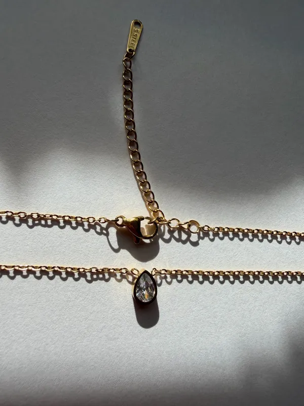 Gold teardrop dainty necklace - Image 6