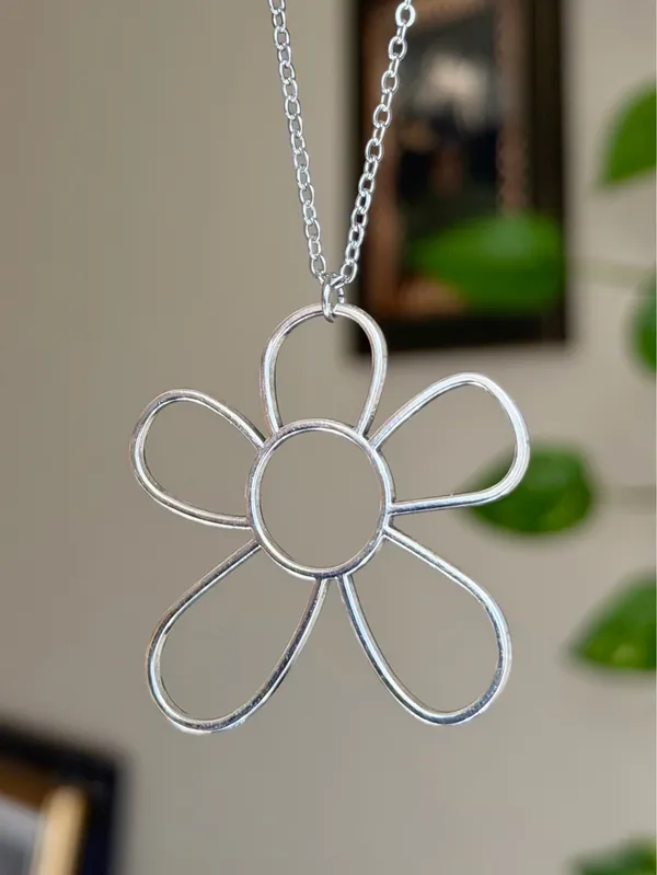Handmade Kawaii cute retro y2k style silver tone big flower necklace 🌼 - Image 3