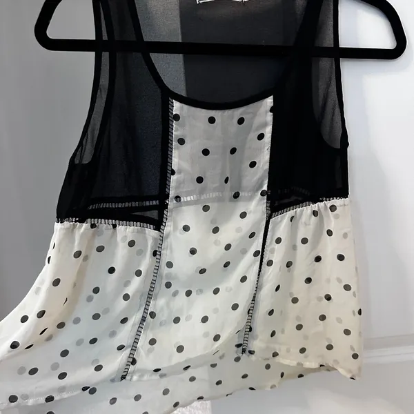 Chloe K black & white polka dot flowy tank blouse - Image 5