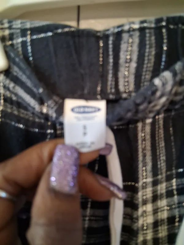 Old Navy plaid flannel pjs' pajamas pants in black, white and gray size small. - Image 5