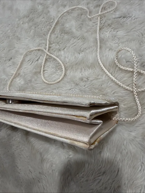 Vintage Stephanie Beaded Cream Evening Clutch with Pearl Scallop Accent - Image 5