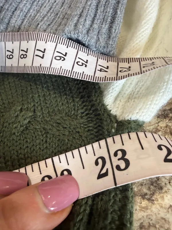V-Neck Cable Knit Colorblock Sweater in Olive, Cream & Gray - Image 7