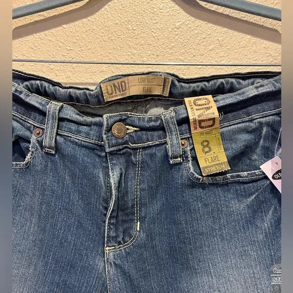 Old‎ Navy Low Rise Flare Jeans - Size 8R - NWT - Image 4