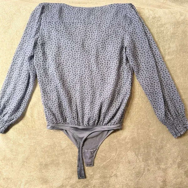 Abercrombie & Fitch Cheetah Print Chiffon Bodysuit Womens M Blue Animal Print - Image 4