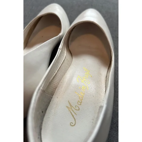 Vintage Made in Brazil Cream Leather Pointed Toe Kitten Heel Pumps Size 4 - Image 4
