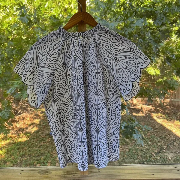 LOFT Women's Brown And White Geometric Print Flutter Sleeve Blouse Size S. NEW - Image 2