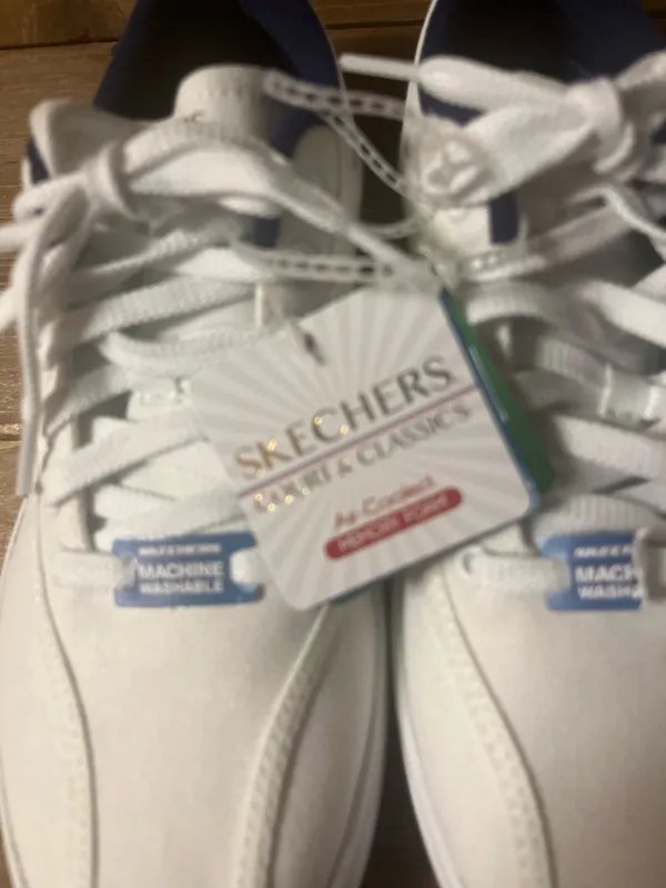 NWT Skechers White and Navy women's shoes size 8 - Image 9