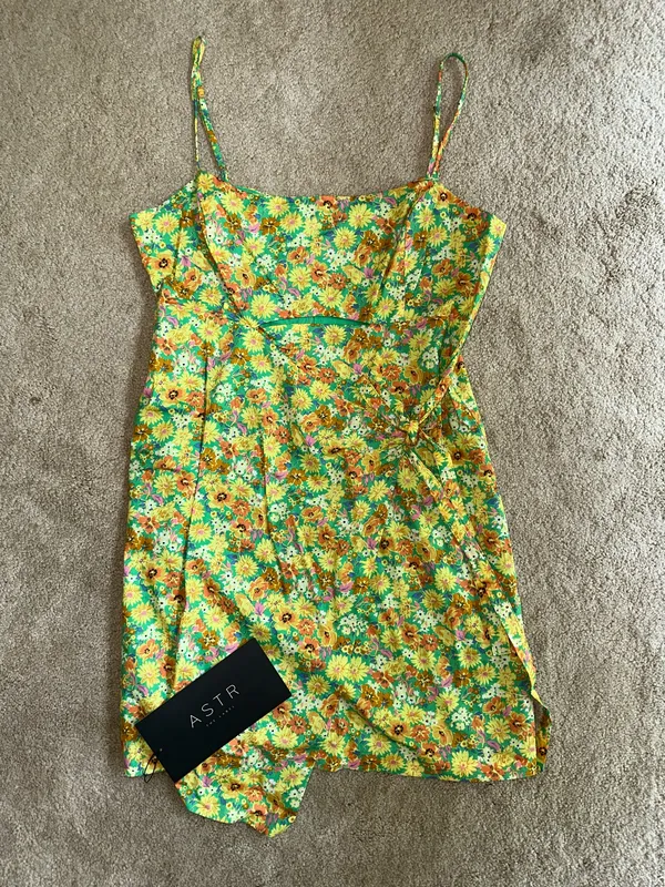 ASTR Keyhole Wrap Floral Mini Dress - Image 6
