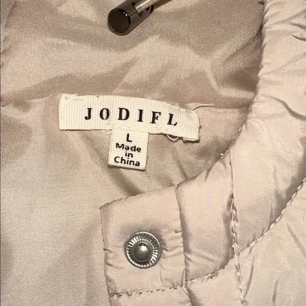 JODIFL Light tan Quilted Puffer hooded Jacket size large - Image 5