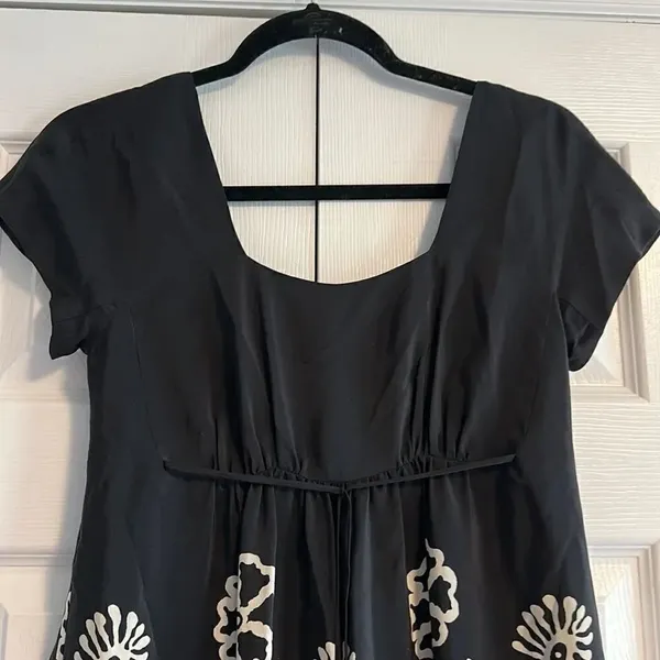 Anna Sui Anthropologie Women’s Black & Cream Floral Short-sleeve Flowy Dress - Image 2