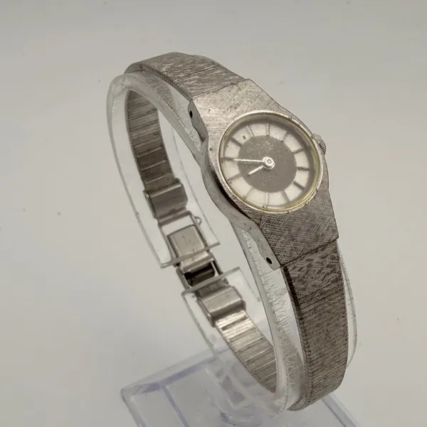 Vintage Bulova Ladies' Quartz Watch - 1984 Classic Working New Battery - Image 2