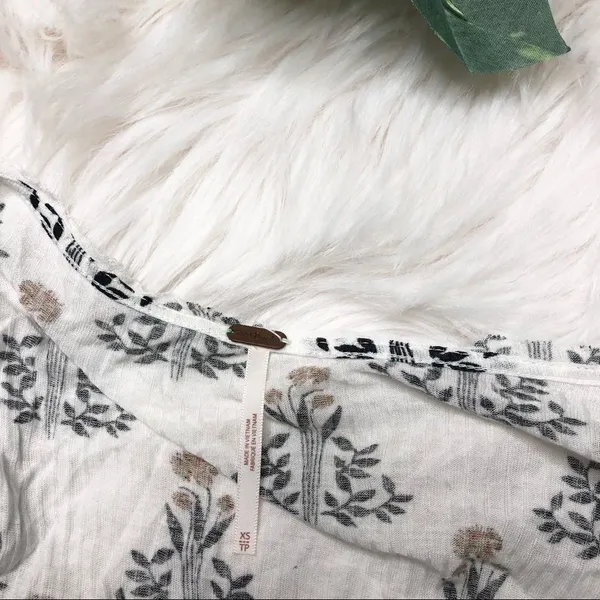 Free People Deep- V Floral Top - Image 3