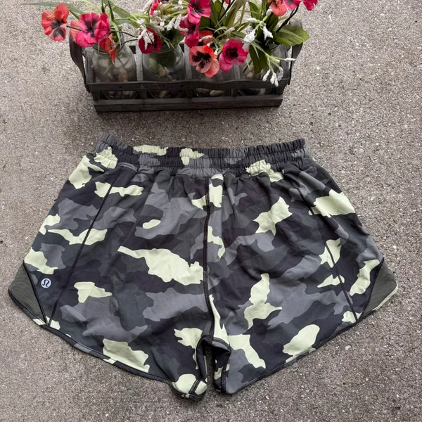 Camouflage Hotty Hot Shorts Size 8 Tall - Image 6