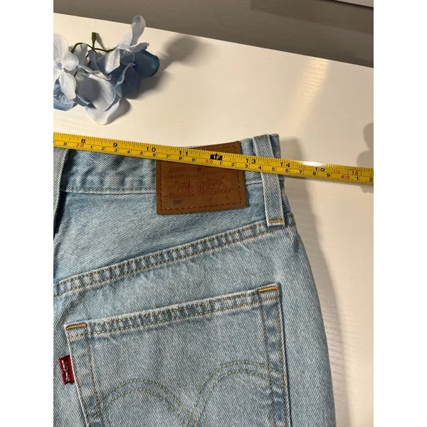 Levis Premium 501‎ Original Shorts Light Wash Distressed Cut Off W27 56327-0086 - Image 11