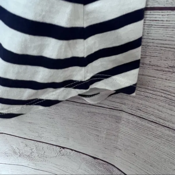 Old Navy Women's Short Sleeve Striped Graphic Tee Sz M - Image 5