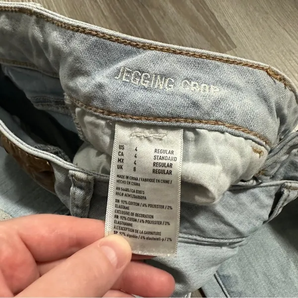 American Eagle Light Wash Mid Rise Cropped‎ Jegging Jeans Size 4 - Image 7