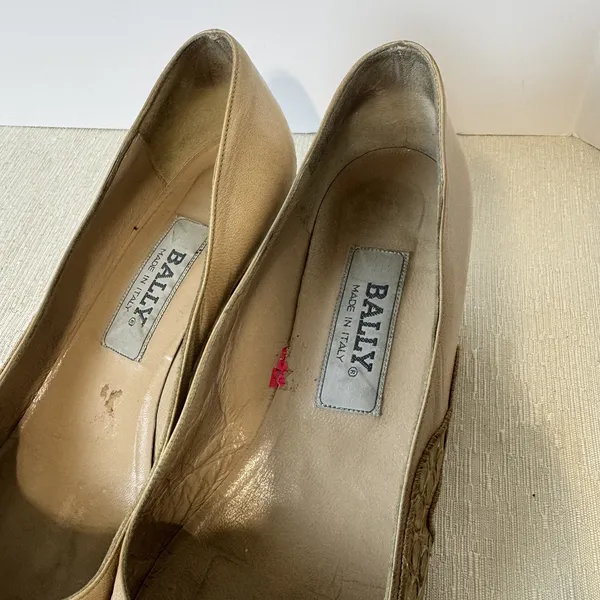 Bally Vintage Pumps Cream Leather Womens Shoes Size 7.5N Italy Snakeskin‎ Blush - Image 3