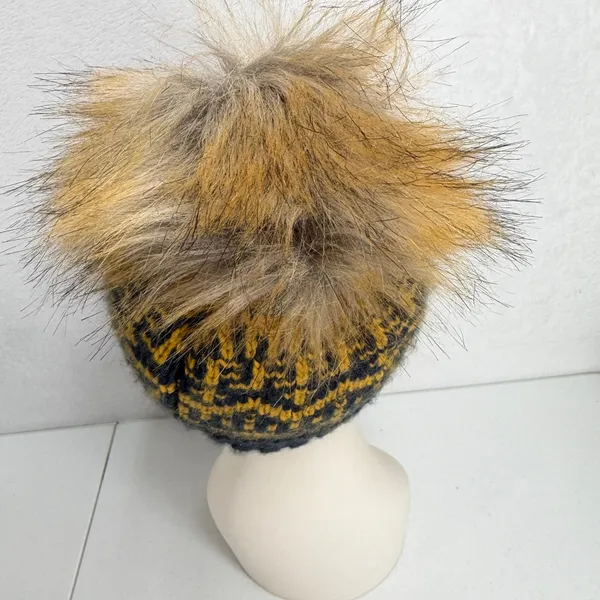 Ariat Beanie Fair Isle Fleece Lined Faux Fur Pom Knit Navy Yellow Warm Outdoor - Image 5