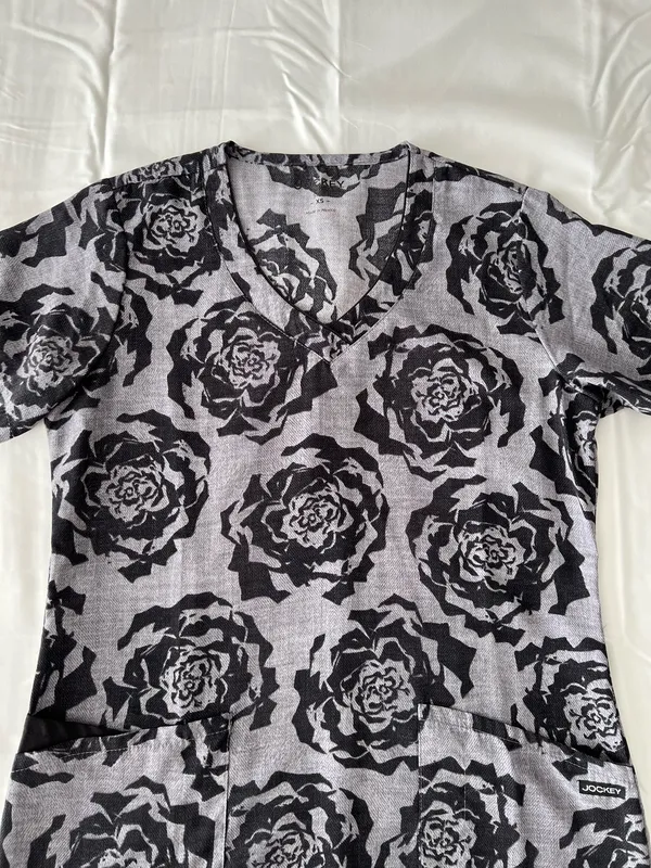 Grey And Black Rose Print Scrub Top Gray Size XS - Image 2