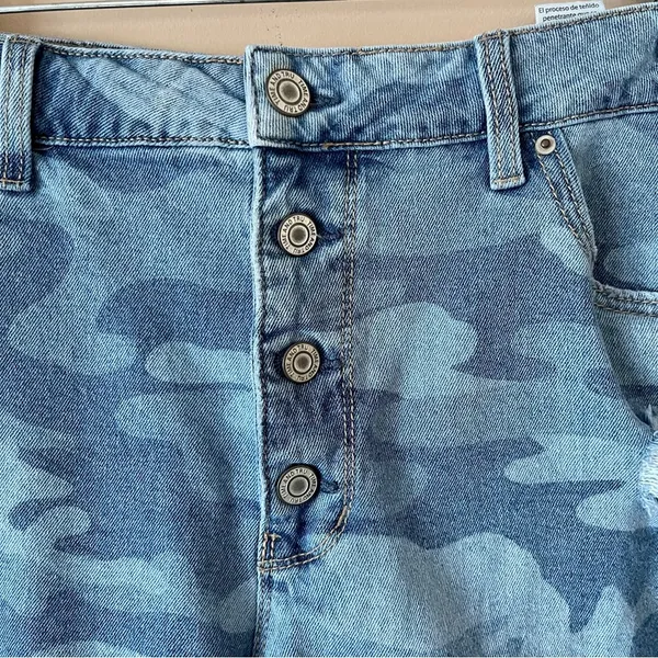 TIME & TRU | Blue Camo Button Fly Denim Jean Shorts Sz 18 - Image 3
