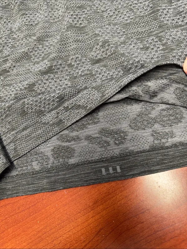 Lululemon tee size 8 // 081433 - Image 2