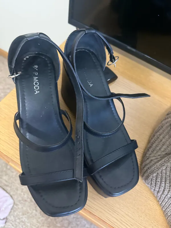 Black Wedges Size 7.5 - Image 3