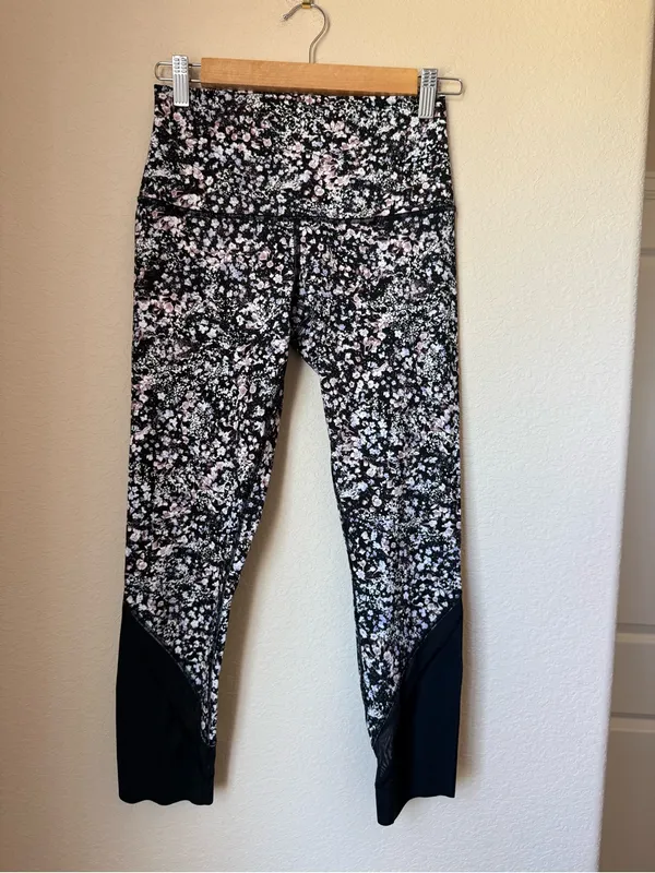 Lululemon Wunder Under Crop Roll Down Scallop Luxtreme 24" Floral Spritz Size 6 - Image 2
