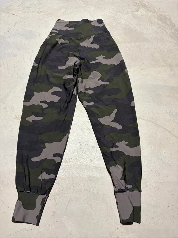 Aerie offline Camo Joggers medium green - Image 4