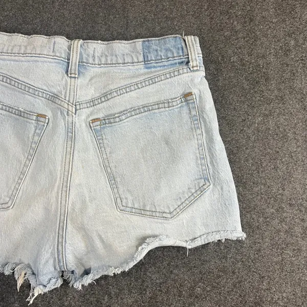 Abercrombie & Fitch The Mom Short Light Wash High Rise Distressed Denim 28 6‎ - Image 10
