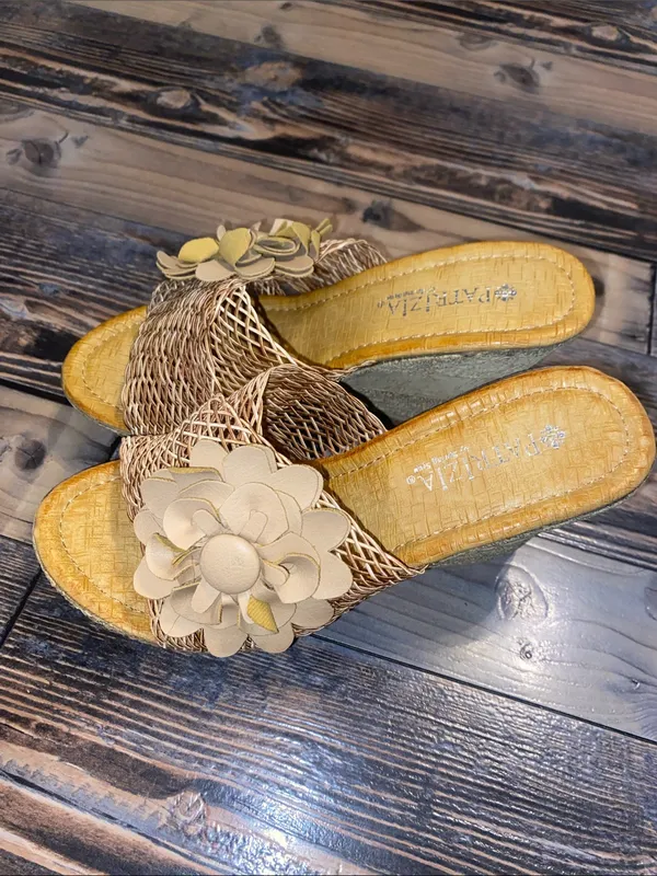 NIB Spring Step Beige Woven Slide Wedges with Flower Accent - Image 2