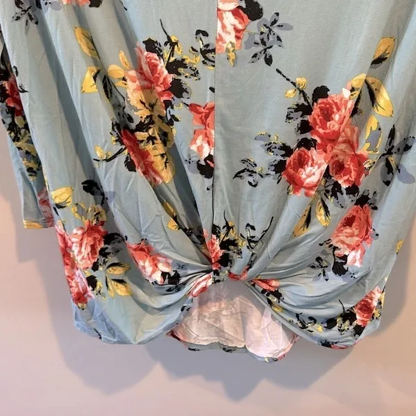 White Birch Medium Dusty‎ Blue Floral Print Long Sleeve Twist Front Top NWOT - Image 6