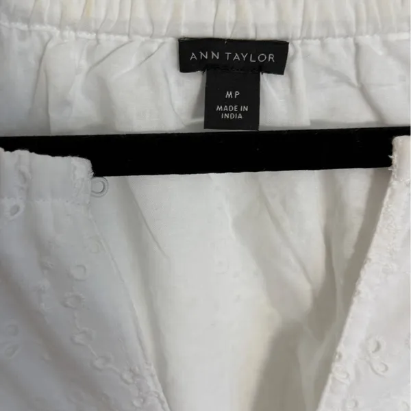 Ann Taylor Petite Eyelet Vneck long sleeve blouse size MP - Image 2