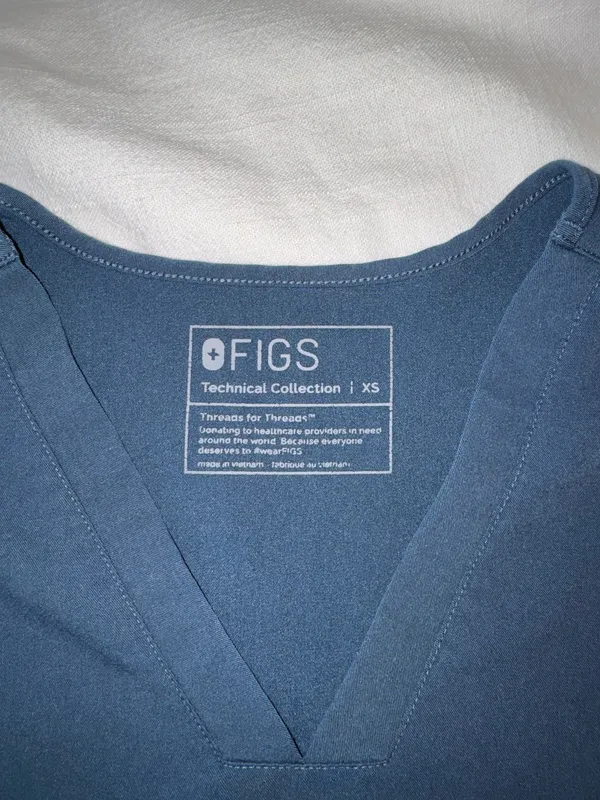 Casma FIGS Three-Pocket Top - Image 2