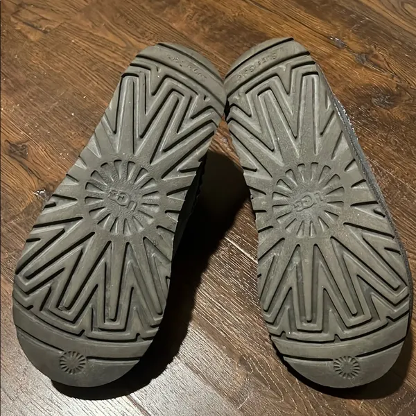 UGG Gray Slippers with Colorful Trim - Image 5