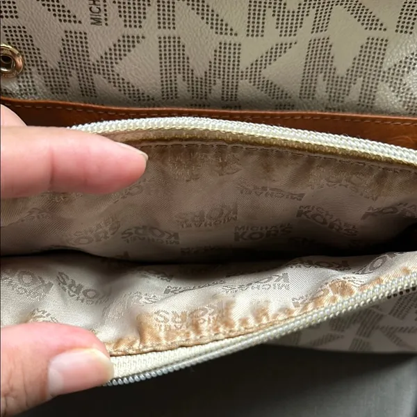 Michael Kors Cream and Brown Crossbody Bag - Image 4