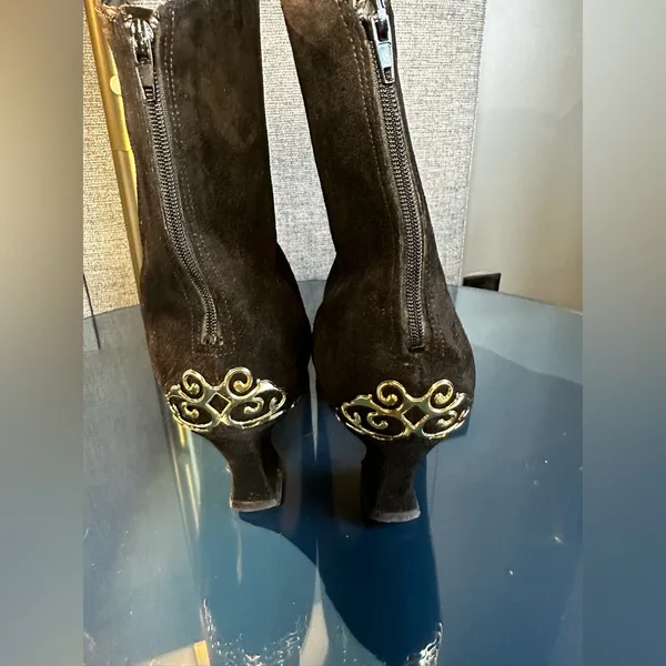 Jasmin Collections black suede boots with gold accents - Image 3