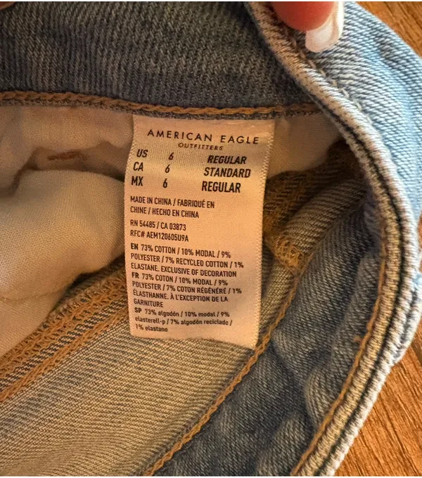 American Eagle Outfitters Mom Jeans - Image 3