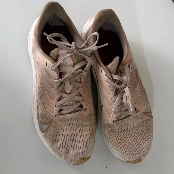 Nike Women's Peach and White Running Shoes - Image 2