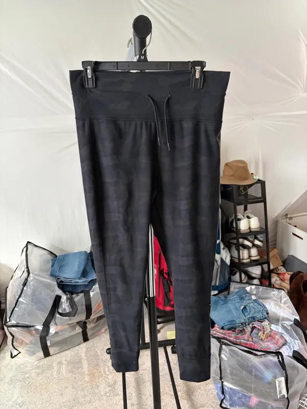 Vuori Daily Leggings Camo Black Women’s - Image 3
