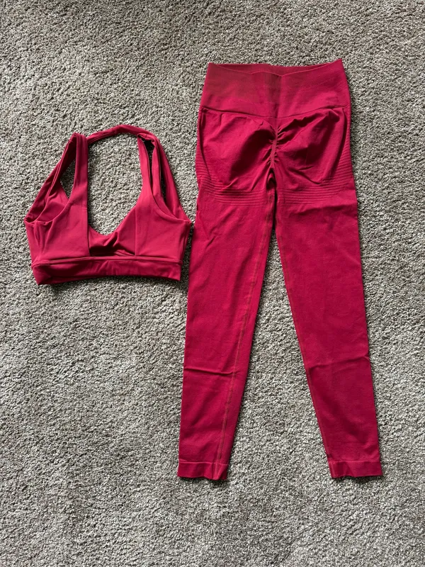 Women's 2-Piece Seamless Activewear Set - Racerback Sports Bra & Scrunch Butt Leggings size Small - Image 2