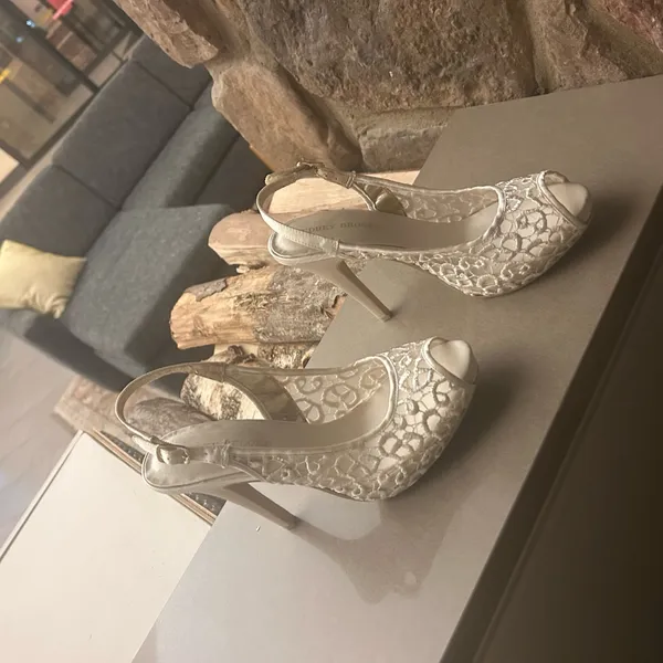 Heels Elegant White Peep-Toe Slingback Heels Audrey Brooke 8 1/2 Great shape - Image 10