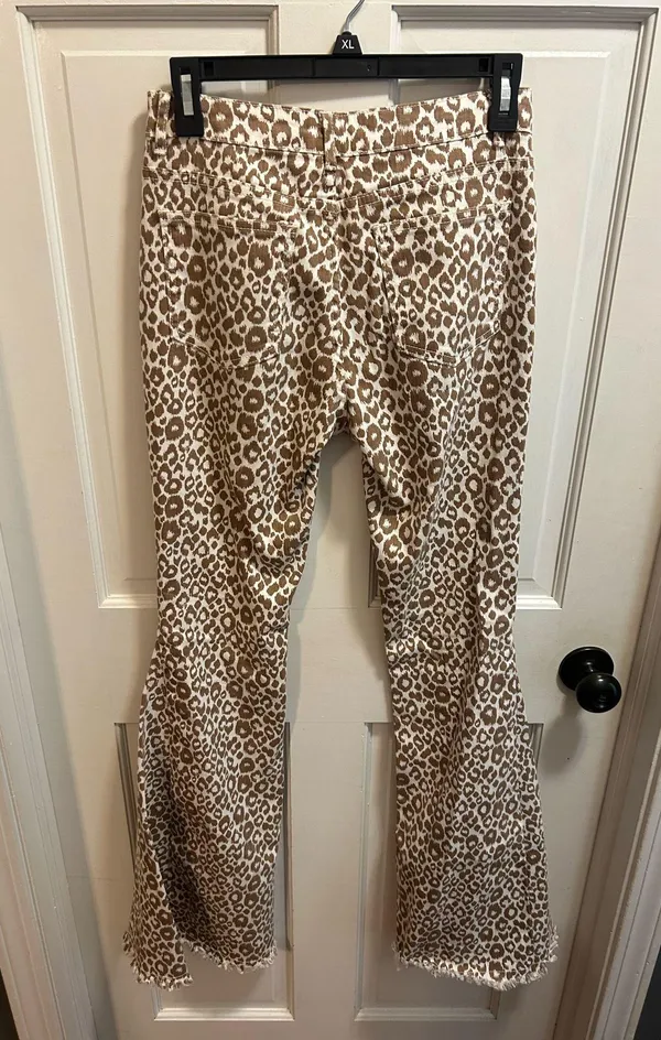 Buckle High Rise Flare Jeans Saint and Hearts - Image 2
