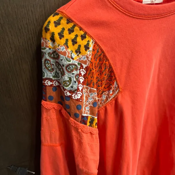 Easel women’s oversized Sweatshirt size medium - Image 3
