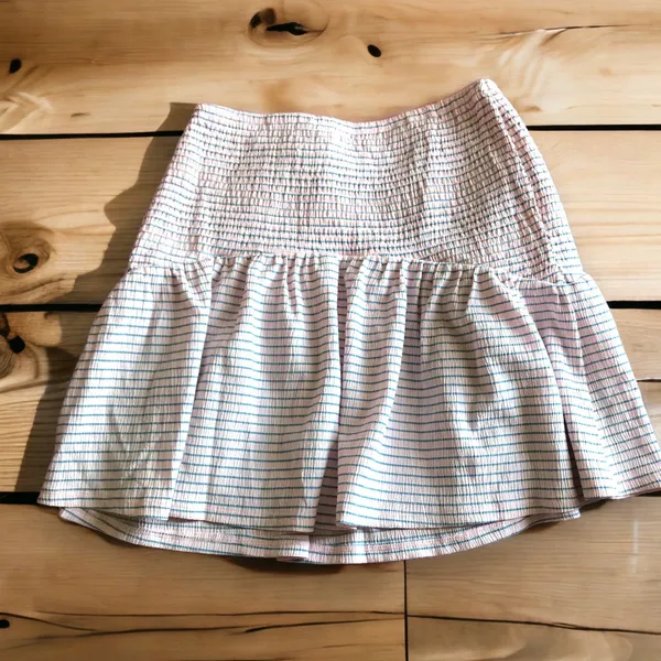 NSR STRIPE SMOCKED WAIST SKIRT IN PERI SIZE M NWT REG$35. Stretchy smocking brings comfort to a classic striped skirt that brings swishy movement to your ensemble. 15" length Elastic waist 68% polyester, 30% cotton, 2% spandex Hand wash, line dry Imported Model Stats: 5'10" height; 34" bust; 27" waist; 35" hips. - Image 4