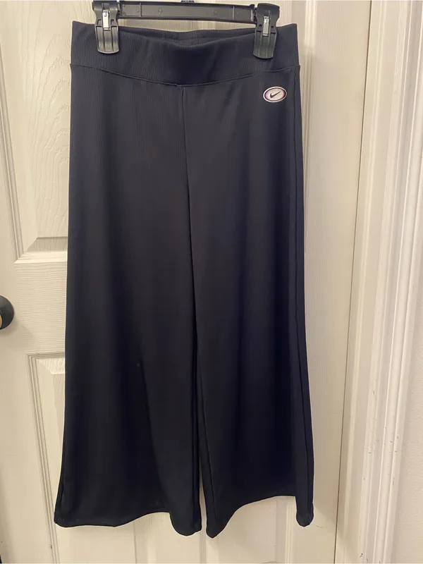 Nike Black Wide-Leg Cropped Jogger Pants - Image 3